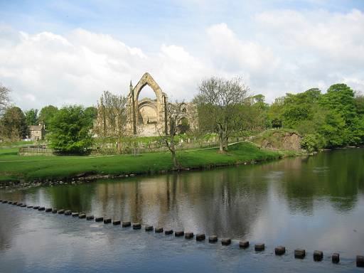 09_33-1.jpg - View back to Bolton Abbey.